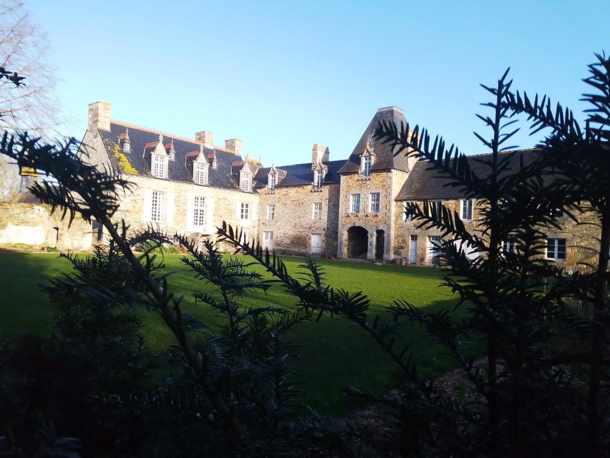 Готель Domaine Du Manoir De Vains Екстер'єр фото