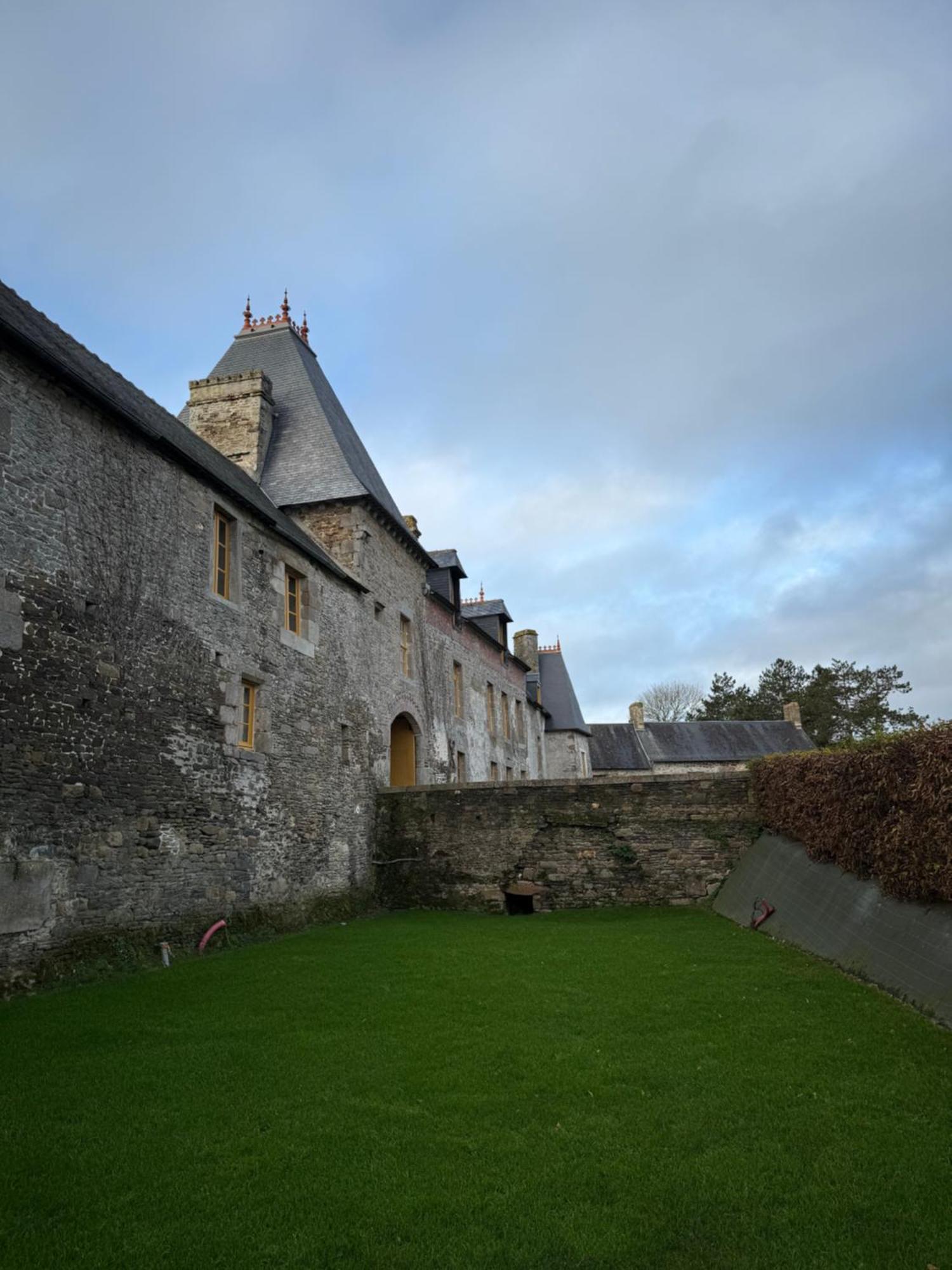 Готель Domaine Du Manoir De Vains Екстер'єр фото